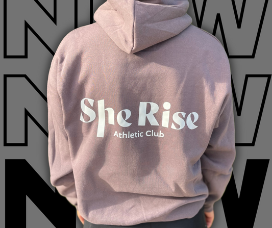 SHE RISE ATHLETIC CLUB MERCH KLÄDER ÄR HÄR!